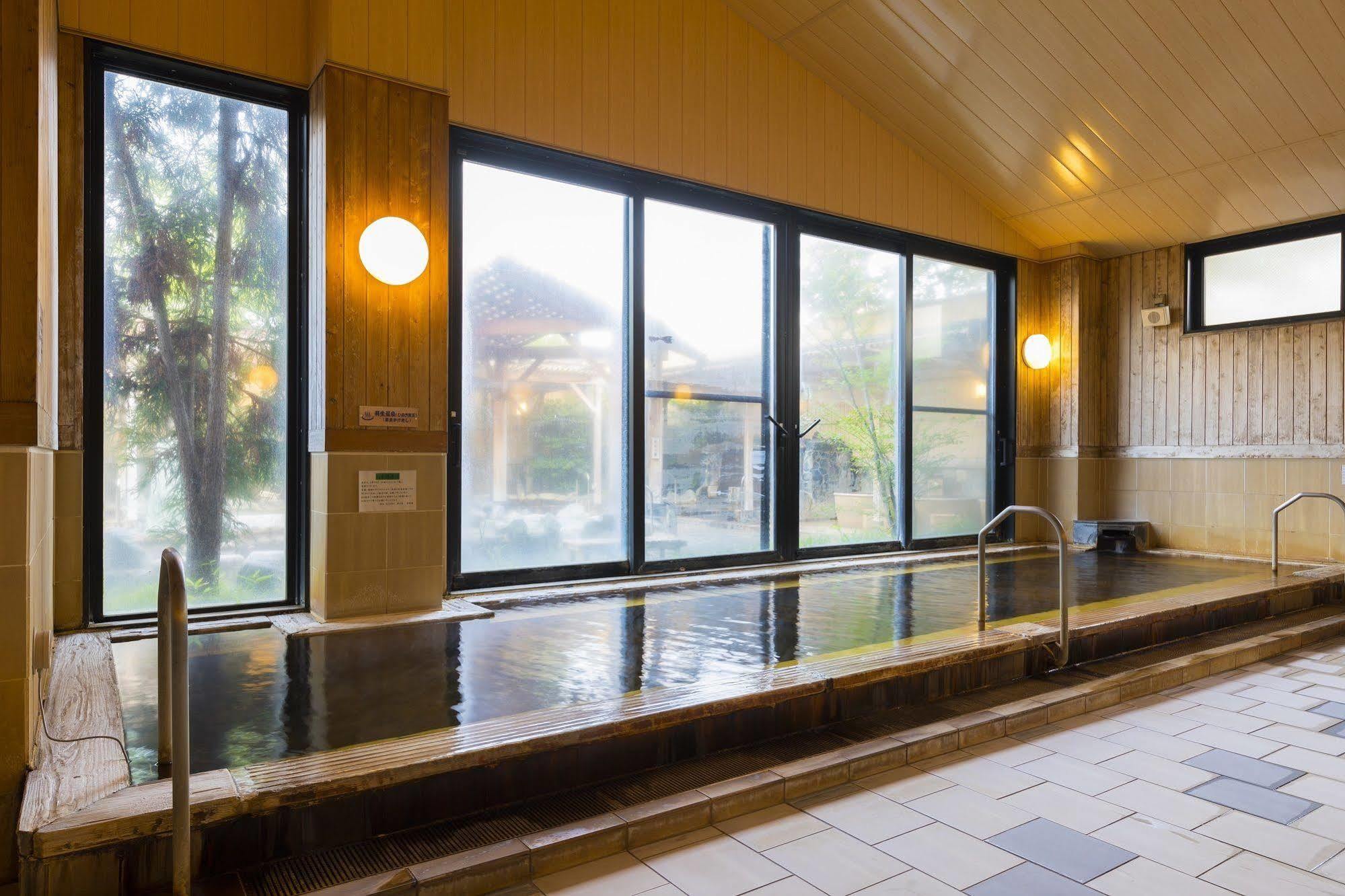 Route Inn Grantia Hanyu Spa Resort Exterior foto